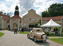 палац садиба готель ресторан нічліги апартаменти номери відпочинок в Польщі Мазури