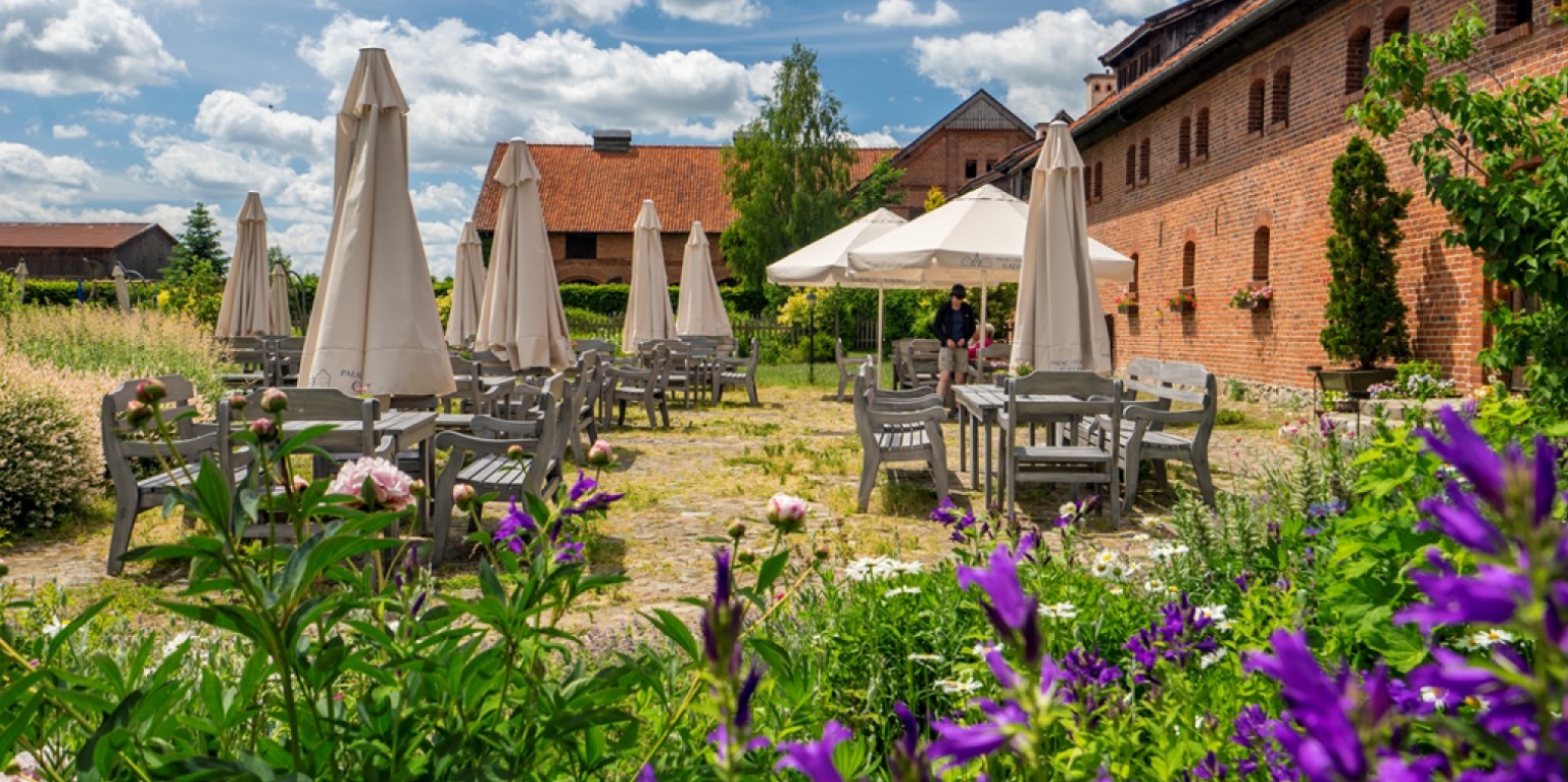 палац садиба готель ресторан нічліги апартаменти номери відпочинок в Польщі Мазури